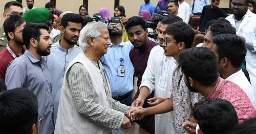 প্রধান উপদেষ্টার সাক্ষাৎকারে উদ্বেগ প্রকাশ, নানা প্রশ্নের সৃষ্টি (ভিডিও)