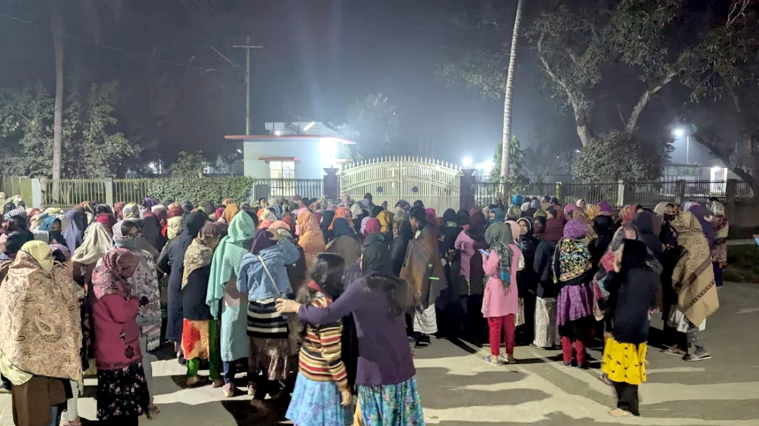 বাকৃবিতে শেখ ফজিলাতুন্নেছা মুজিব হলের নাম পরিবর্তন নিয়ে ছাত্রীদের বিক্ষোভ