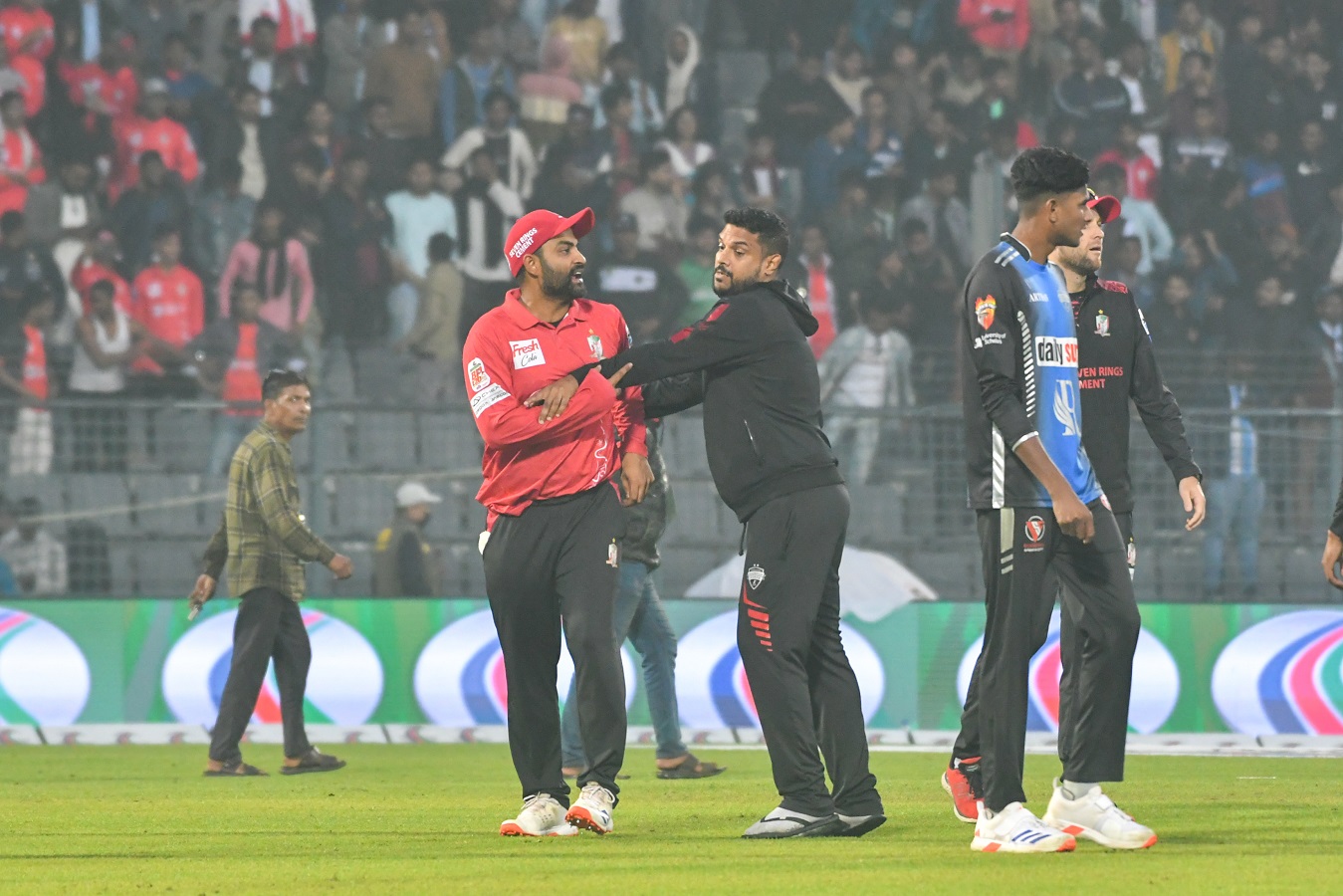 বিপিএলে উগ্র আচরণ করে ডিমেরিট পেলেন তামিম