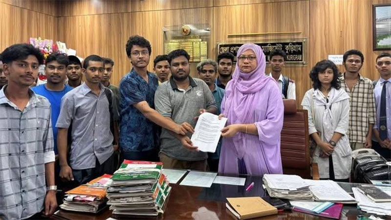 কুড়িগ্রামে এনসিপি নেতাদের দখলবাজি থেকে ঐতিহ্যবাহী পাঠাগার রক্ষায় ১৯ সংগঠনের স্মারকলিপি