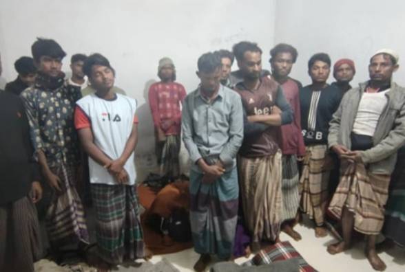 দেশের বিভিন্ন এলাকায় ক্যাম্প ছেড়ে আসা রোহিঙ্গাদের অব্যাহত অস্থিতিশীলতা: সাতকানিয়ায় অভিযানে আটক ২২