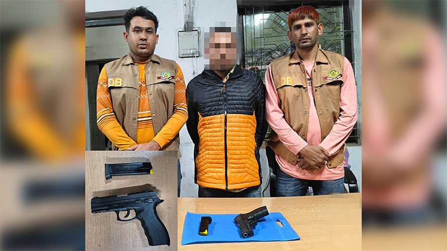 চট্টগ্রামের হালিশহর থানার লুটের অস্ত্র উদ্ধার লক্ষ্মীপুরে মাটির নিচ থেকে, জুলাইযোদ্ধা আটক
