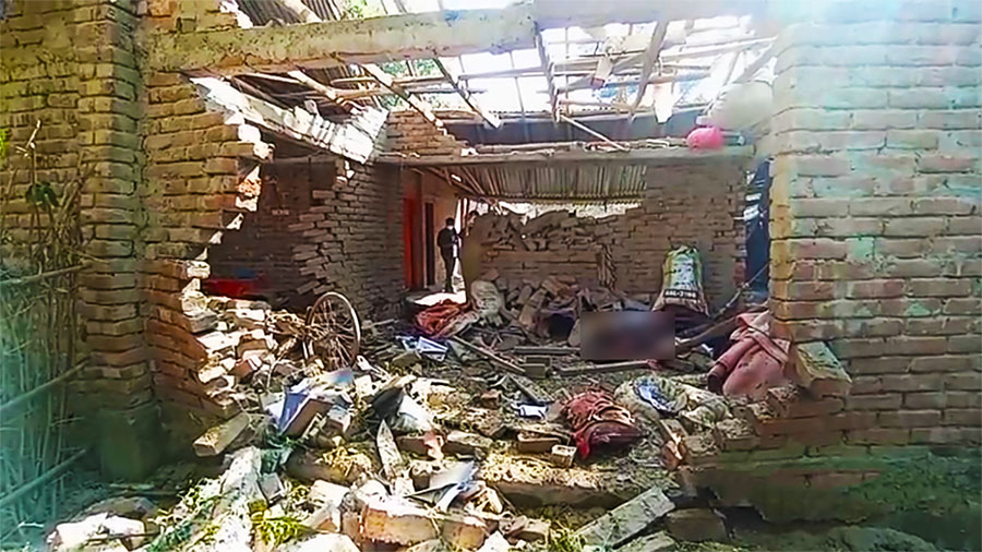 চাঁপাইনবাবগঞ্জে বোমা তৈরির সময় তীব্র বিস্ফোরণে ছিন্নভিন্ন ২, আহত ৩: জঙ্গি বা জামায়াত-শিবির ধারণা