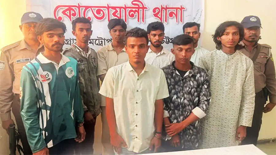 চট্টগ্রামে মিছিলের প্রস্তুতিকালে আওয়ামী যুবলীগের ৮ নেতাকর্মী গ্রেপ্তার