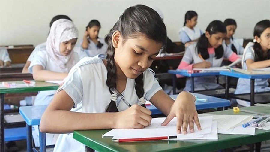 প্রাথমিক বৃত্তি পরীক্ষার ফলাফলে ছাত্রদের চেয়ে বহুদূর এগিয়ে ছাত্রীরা: বৃত্তিপ্রাপ্তরা কত টাকা পাবে?
