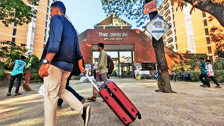 বিদ্যুৎ সাশ্রয়ের দোহাই দিয়ে আজ থেকে বন্ধ দেশের সব পাবলিক-প্রাইভেট বিশ্ববিদ্যালয়