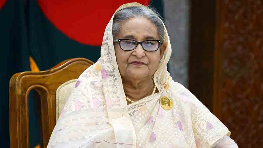 সকল প্রতিকূলতা মোকাবেলা করে গণতন্ত্র উদ্ধারে দেশে ফিরতে চান শেখ হাসিনা