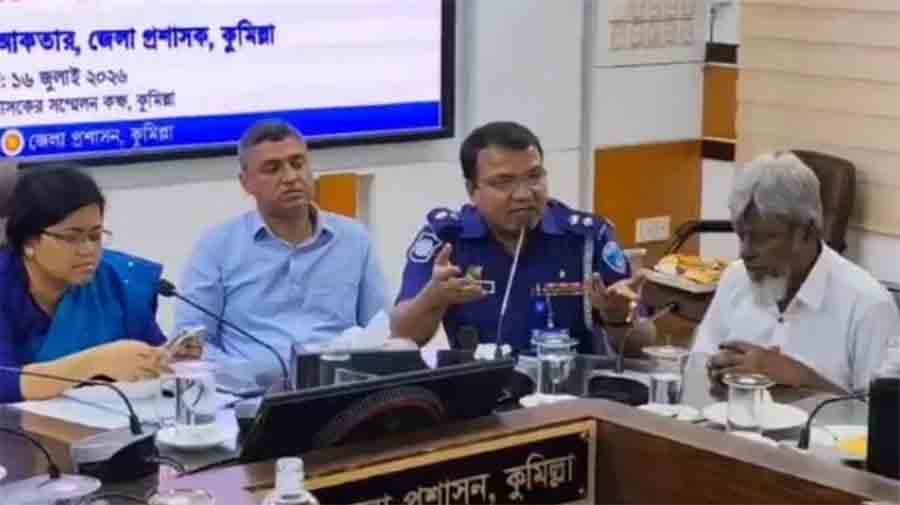 ‘আপনার বহু আগে ঢাকায় আমি ছাত্রদল করে আসছি’— কুমিল্লা এসপির বিস্ফোরক মন্তব্য ভাইরাল