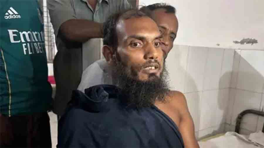 বাউফলে গৃহবধূর সাথে পরকীয়া, জামায়াত সেক্রেটারিকে ব্যাপক উত্তম-মধ্যম