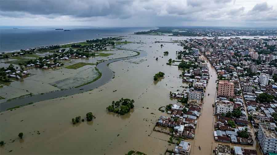 ভারীবর্ষণ ও বন্যায় সাম্প্রতিক বছরগুলোর মধ্যে সর্বোচ্চ প্রাণহানি: চট্টগ্রামে নিহত ৫১