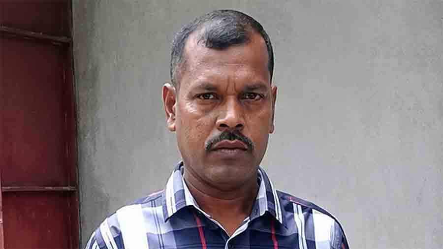 গোপালগঞ্জে আওয়ামী লীগ থেকে বিএনপিতে ডিগবাজি দেওয়া নেতা চাঁদাবাজির দায়ে গ্রেপ্তার