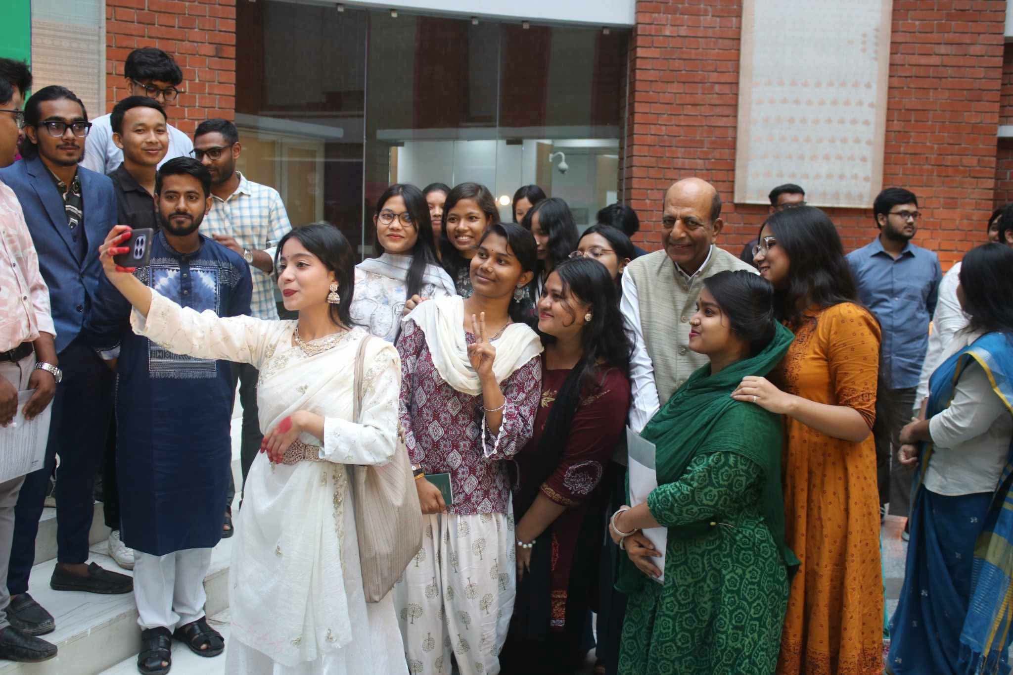 পশ্চিমা বিশ্বে ভিসা প্রত্যাখ্যানের ভিড়ে বাংলাদেশি শিক্ষার্থীদের জন্য আশার আলো ভারতের আইসিসিআর বৃত্তি