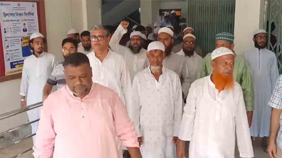 এবার সুরেশ্বর বাড়ির ওরস বন্ধের দাবি উগ্রবাদী গোষ্ঠী তৌহিদি জনতার