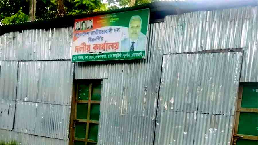 সরকারি শৌচাগার ভেঙে বিএনপি কার্যালয় স্থাপন, লাগানো হয়েছে এমপির ছবিও