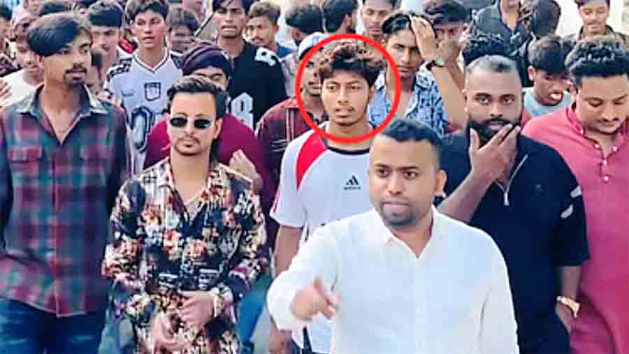 পুলিশ খুঁজে পায় না, অথচ ছাত্রদল সহ-সভাপতির বগলতলায় ঘুরছে কিশোর গ্যাং প্রধান রতন
