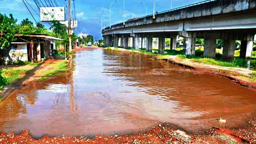 ২৮০ কোটি টাকার সড়ক এখন চষা ক্ষেত: ‘লীগ-সম্পৃক্ততায়’ বাতিল ঠিকাদারের কার্যাদেশ, কাজও বন্ধ এক বছর ধরে