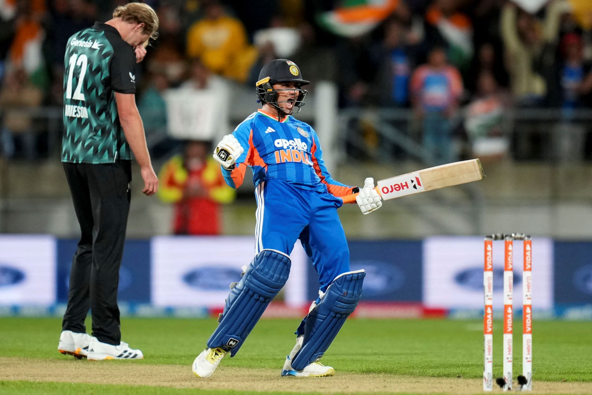 অভিষেকের ৩৫ বলের সেঞ্চুরি, পাওয়ারপ্লেতে ভারতের বিশ্বরেকর্ড