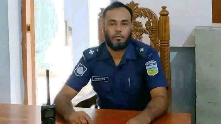 গ্রামের ৩০৮ পরিবারের মধ্যে ২০৮ পরিবারের বিরুদ্ধেই মামলা দিয়ে ইতিহাস গড়লেন এসআই আনোয়ার