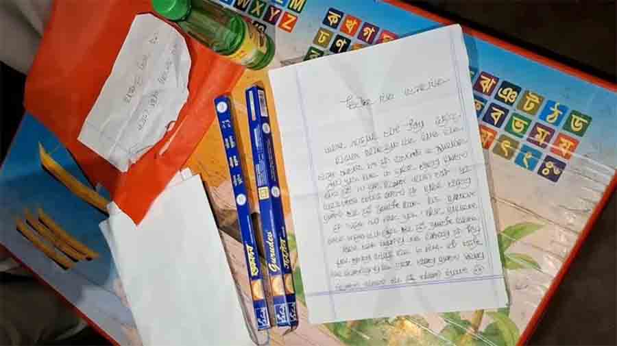 যুবদল নেতার বাড়িতে কাফন-গোলাপজল, ‘জয় বাংলা, জয় বঙ্গবন্ধু’ লেখা চিরকুট নিয়ে বিএনপি নেতাদেরই সন্দেহ