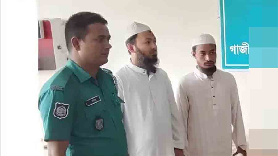 গাজীপুরে কওমি মাদ্রাসায় রাতের পর রাত শিশুদের ধর্ষণ: জড়িত শিক্ষকের সহায়তাকারী দুই শিক্ষক আটক