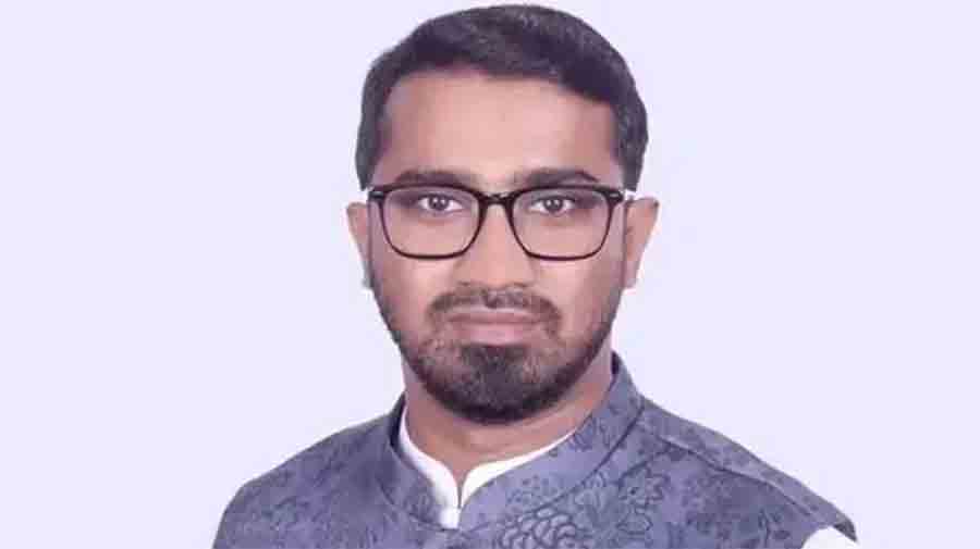 ‘রবীন্দ্রনাথের গ্রাফিতিতে চুনকালি কেনার খরচ দেন জামায়াত আমিরের উপদেষ্টা’